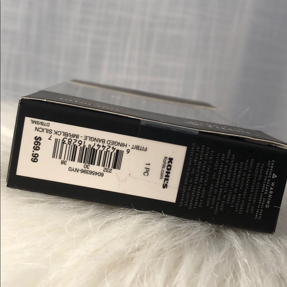 Simply Vera Wang Hinged Bangle Fitbit Flex 2 - Picture 7 of 8